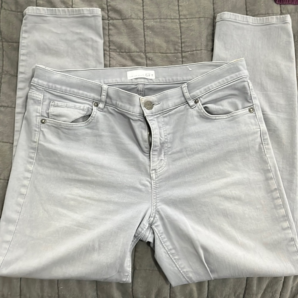 Like new LOFT light gray skinny jeans, size 10